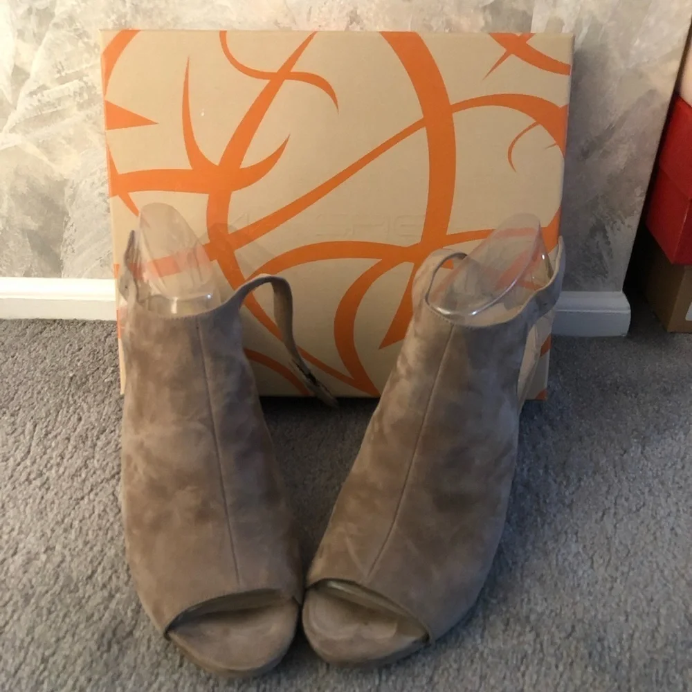 VIA Spiga Beige Suede Wedges Size 9